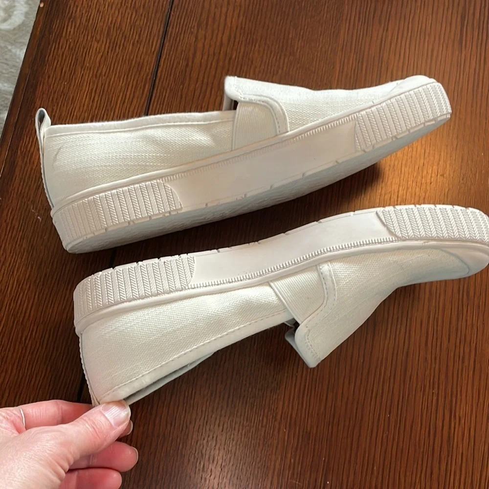 Zodiac Ciara Slip-On Sneakers Shoes Women's 9M Cream color